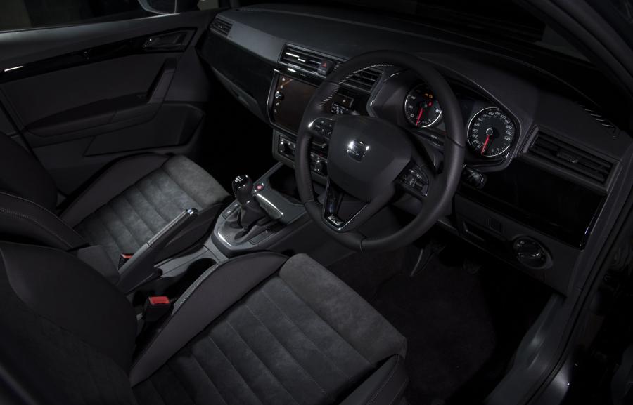 Интерьер Seat Ibiza Xcellence 2017 года  (UK) (фото 10 из 38)